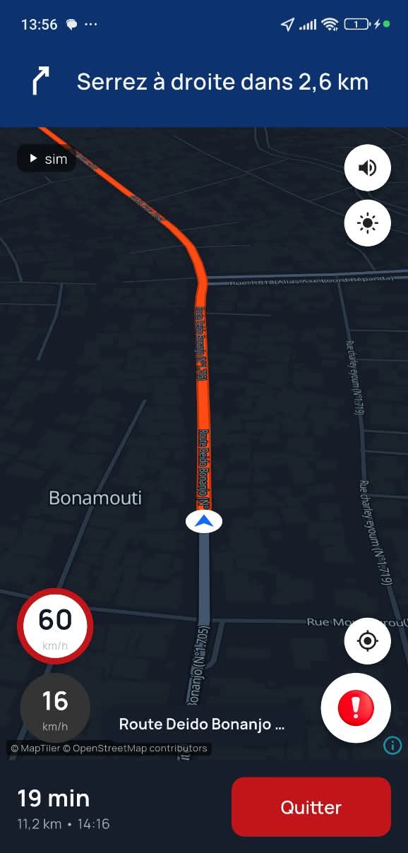 Navigation de nuit sur la route Deido–Bonanjo à Douala : serrez à droite dans 2,6 km, limite 60 km/h
